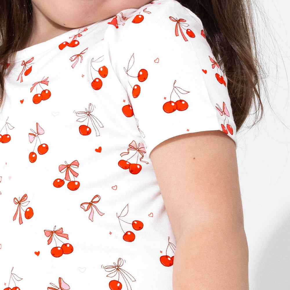 طقم بيجاما قصير للأطفال من الخيزران بتصميم الكرز على القمة